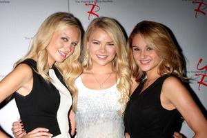 los angeles, 24 de agosto - melissa ordway, kelli goss, rey cazador en la cena del club de fans joven e inquieto en el hotel universal sheraton el 24 de agosto de 2013 en los angeles, ca foto