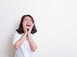 retrato, de, joven, mujer asiática, posición, y, sonriente foto