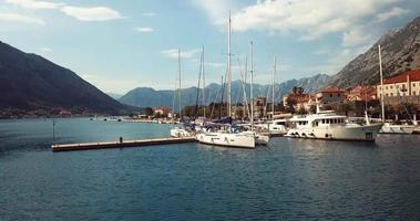 vista aérea para a cidade costeira de kotor na costa do mar adriático, montenegro video