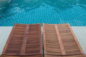 diseño interior de piscina al aire libre foto