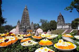 Mahabodhi temple, bodh gaya, India photo