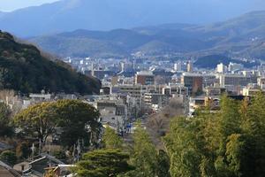 kyoto, japón - ciudad en la región de kansai. vista aérea con rascacielos. foto