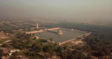 hiran minar mughal-tijdperk complex in sheikhupura, punjab, pakistan video