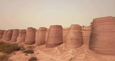 vista a la fortaleza derawar en el desierto de cholistan, pakistán video