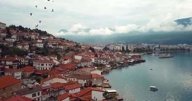 ohridsee und stadtbild von ohrid, kultur- und naturwelterbestätten der unesco, mazedonien video