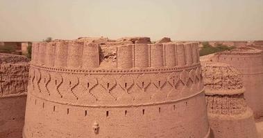 vista para a fortaleza derawar no deserto de cholistan, paquistão video