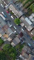 hermosa vista aérea vertical de gran ángulo del paisaje urbano de inglaterra gran bretaña video