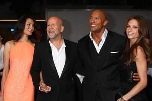 los angeles, 28 de marzo - emma heming, bruce willis, dwayne johnson, lauren hashian llega al gi joe - retaliation la premiere en el teatro chino el 28 de marzo de 2013 en los angeles, ca foto