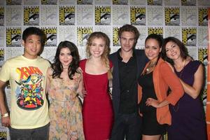 SAN DIEGO, JUL 22 - Ki Hon Leem, Grace Phipps, Skylar Samuels, Grey Damon, Alyssa Diaz, Amy Pietz at the 2011 Comic-Con Convention, Day 2 on July 22, 2010 in San DIego, CA photo