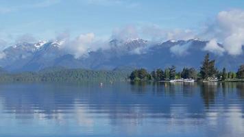 lago espejo en te anau, isla del sur video