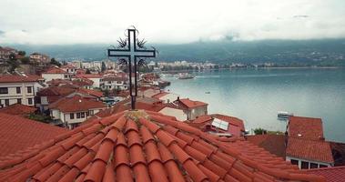 ohrid meer en stadsbeeld van ohrid, culturele en natuurlijke werelderfgoedsites door unesco, macedonië video