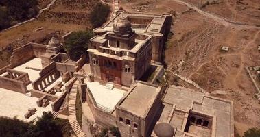 utsikt över shri katas raj-komplexet av flera hinduiska tempel, punjab, pakistan video