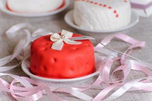 small red cake photo