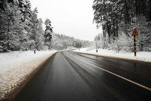 camino de invierno, pista. foto