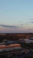 linda filmagem aérea vista do drone de alto ângulo da paisagem urbana e paisagem da inglaterra filmagem do drone da grã-bretanha video