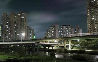 vista nocturna de anyang, gyeonggi-do, corea foto