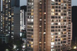 vista nocturna del apartamento en anyang, gyeonggi-do, corea foto