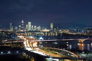 la vista nocturna de seúl y yeouido foto