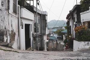 vista del callejón en hyehwa-dong, seúl, corea foto