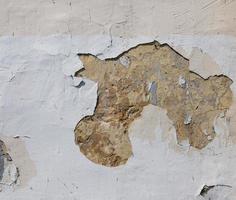 the damaged part of the wall photo