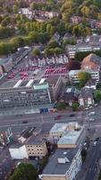 linda filmagem aérea vista do drone de alto ângulo da paisagem urbana e paisagem da inglaterra filmagem do drone da grã-bretanha video