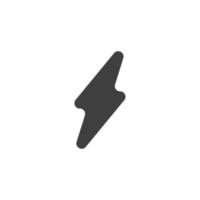 el signo vectorial del símbolo del rayo está aislado en un fondo blanco. color de icono de relámpago editable. vector