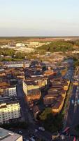 magníficas imágenes aéreas vista de ángulo alto del paisaje urbano y el paisaje de inglaterra imágenes de drones de gran bretaña video