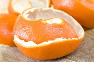 mandarina naranja madura pelada foto