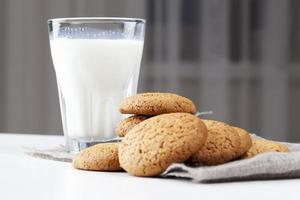 galletas no dulces pero secas y crujientes con azúcar añadido foto