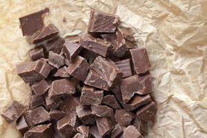 chocolate hecho de azúcar y cacao, piezas deliciosas foto