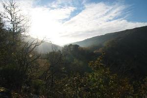 amanecer sobre las montañas del pequeño bucle saar foto