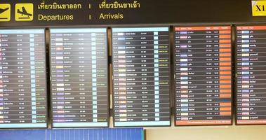 borrar informações de voo em um horário no aeroporto. video