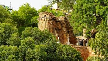 arquitectura de la pared antigua tumba de feroz shah en el fuerte de hauz khas foto