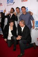 los angeles, 8 de octubre - ignacio serricchio, joshua morrow, steve burton, michael muhney, sean carrigan en el evento de cbs durante el día después del anochecer en la tienda de comedia el 8 de octubre de 2013 en west hollywood, ca foto