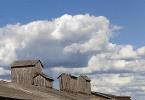 old wooden superstructure photo