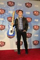 las vegas, 10 de diciembre - scotty mccreery en la sala de prensa de los premios american country 2013 en el centro de eventos mandalay bay el 10 de diciembre de 2013 en las vegas, nv foto