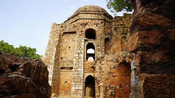 la tumba de feroz shah en el fuerte de hauz khas foto