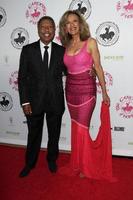 los angeles, 8 de octubre - billy davis, jr, marilyn mccoo en el carrusel de la bola de la esperanza de 2016 en el hotel beverly hilton el 8 de octubre de 2016 en beverly hills, ca foto