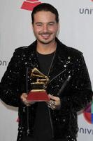 las vegas, 17 de noviembre - j balvin en la sala de prensa de la 17ª entrega anual de los premios grammy latinos en t-mobile arena el 17 de noviembre de 2016 en las vegas, nv foto