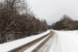 camino nevado, invierno foto