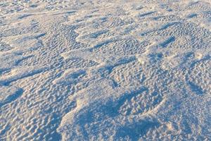 tierra cubierta de nieve foto