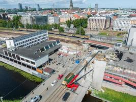 demolición del edificio titanic en el centro de riga foto