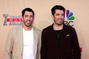 LOS ANGELES, MAR 29 - Drew Scott, Jonathan Scott at the 2015 iHeartRadio Music Awards at the Shrine Auditorium on March 29, 2015 in Los Angeles, CA photo