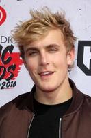 los angeles, 3 de abril - jake paul en los iheart radio music awards 2016 llegadas al foro el 3 de abril de 2016 en inglewood, ca foto