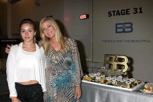 los angeles, 6 de mayo - zoe d andrea, katherine kelly lang at the bold and beautiful celebra las nominaciones a los premios emmy en cbs television city el 6 de mayo de 2014 en los angeles, ca foto