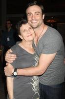 los angeles, 15 de agosto - daniel goddard, madre en el evento del club de fans the young and the restless en el hotel universal sheraton el 15 de agosto de 2015 en universal city, ca foto