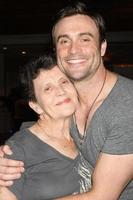 los angeles, 15 de agosto - daniel goddard, madre en el evento del club de fans the young and the restless en el hotel universal sheraton el 15 de agosto de 2015 en universal city, ca foto