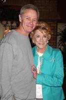 los angeles, 24 de marzo - tristian rogers, jeanne cooper en el joven e inquieto 38 aniversario en la fiesta de prensa del set en cbs television city el 24 de marzo de 2011 en los angeles, ca foto