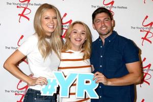 los angeles, 8 de septiembre - melissa ordway, hunter king, robert adamson en la celebración del espectáculo young and the restless 11,000 en cbs television city el 8 de septiembre de 2016 en los angeles, ca foto