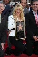 los angeles, 8 de noviembre - shakira en la ceremonia del paseo de la fama de hollywood otorgando una estrella a shakira en w hollywood el 8 de noviembre de 2011 en los angeles, ca foto